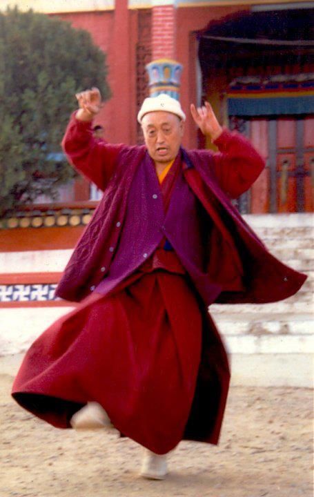 священный танец Юнгдрунг Бон 