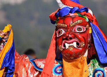 Священные танцы традиции Юнгдрунг Бон